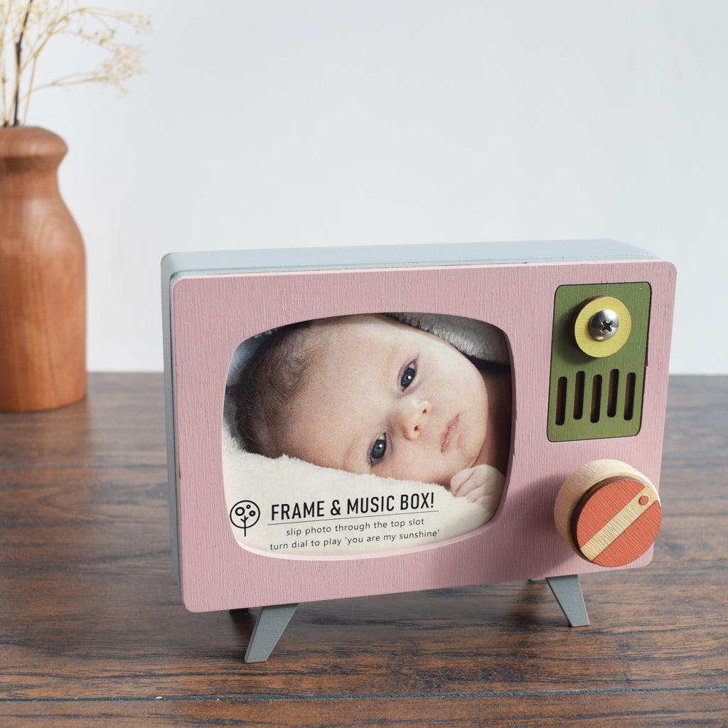 retro tv frame & music box - Tree by Kerri Lee